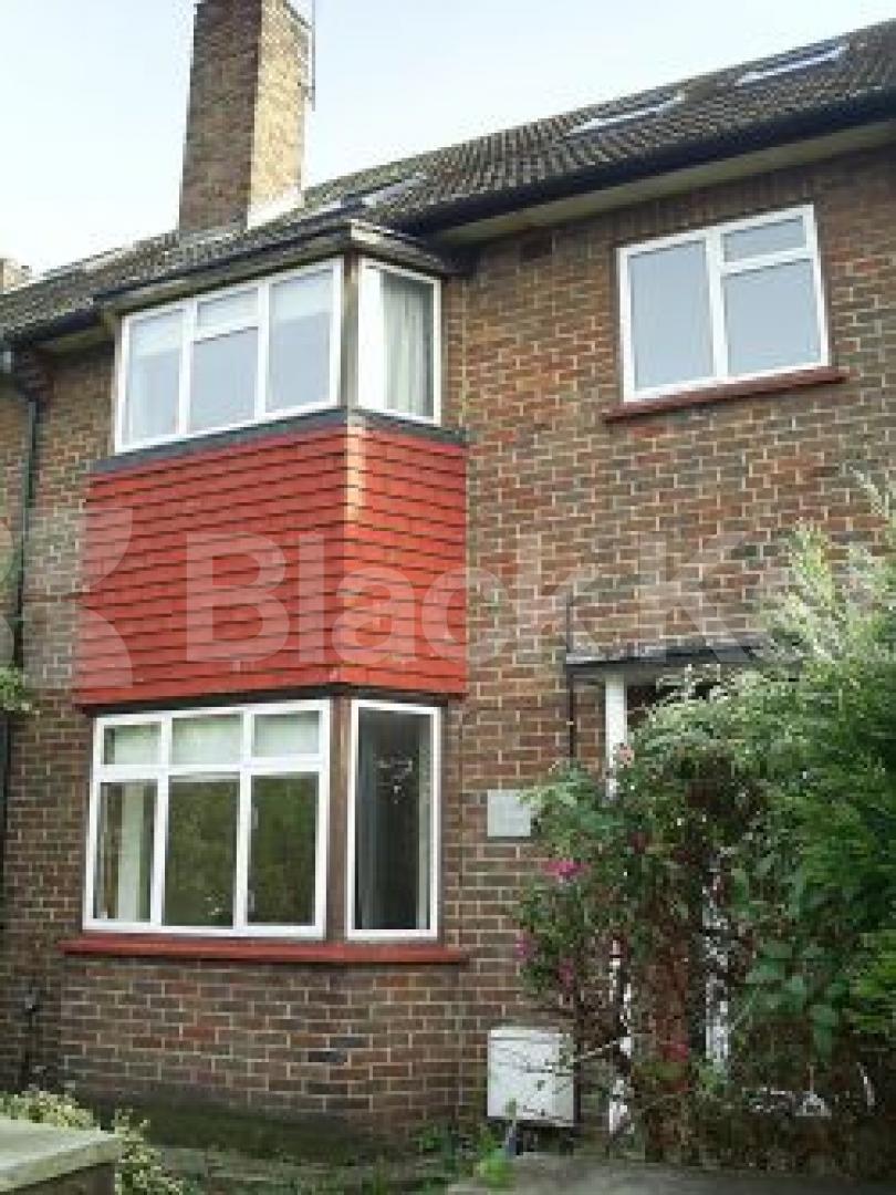 			4 Bedroom, 1 bath, 1 reception House			 Clapham Court Terrace, Kings Avenue, Clapham